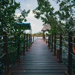 https://bluebayou-bacalar.quintano-roohotels.com